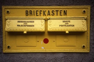 kontakt-1200px-Arnstadt_Postamt._Briefkasten_Aug_1991_-_Flickr_-_sludgegulper